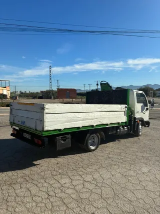 Nissan Cabstar 2004