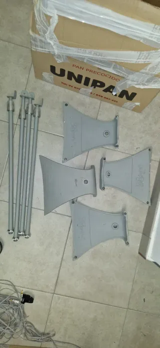 Soportes de pie para altavoz VLS 615 (4 unidades)