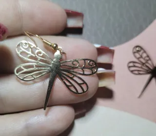 Pendientes de libélula dorados