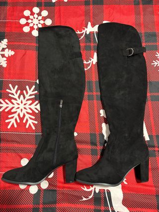 Botas altas de terciopelo negro