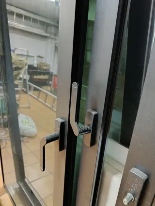 Balconera corredera Extrugal Serie 80.