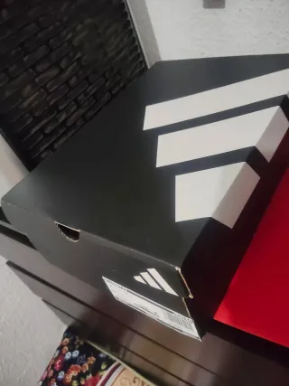 Zapatillas Adidas Beige y Negro Nuevas