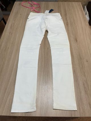 Pantalones blancos skinny rotos