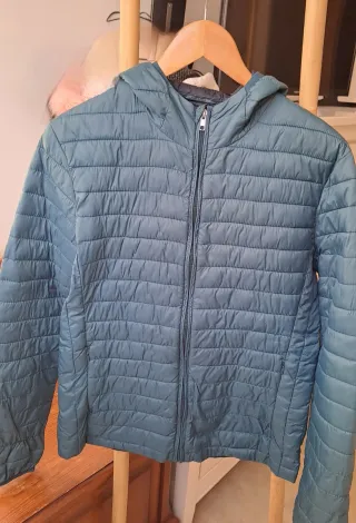 Cazadora acolchada con capucha azul