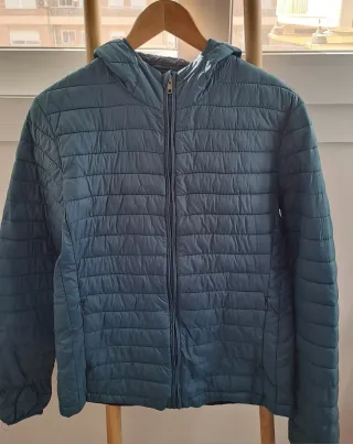Cazadora acolchada con capucha azul