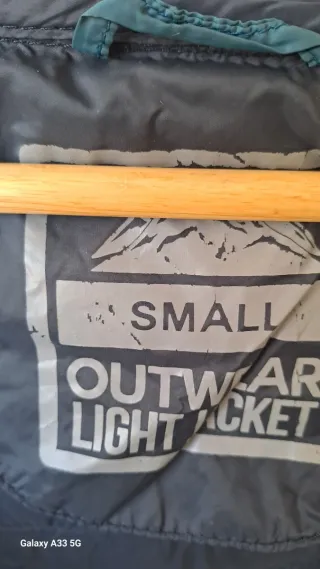 Cazadora acolchada con capucha azul