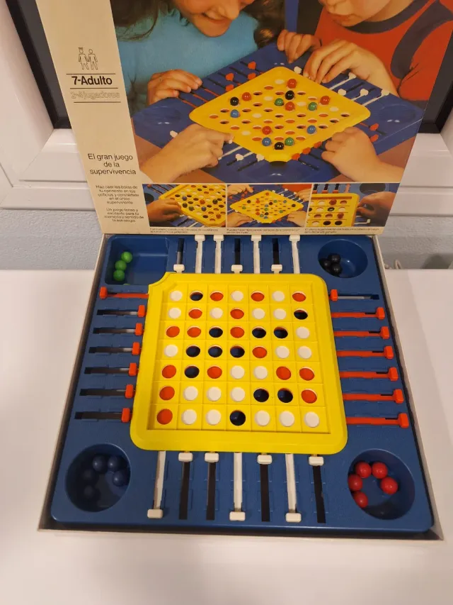 MB ¡Sobrevive! Juego de mesa 1981