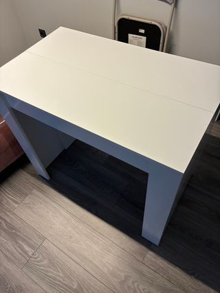 Mesa de salón extensible blanca