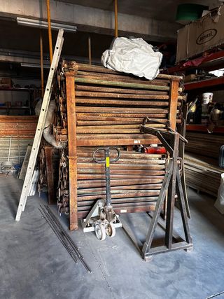 Puntales metálicos para construcción