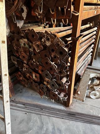 Puntales metálicos para construcción