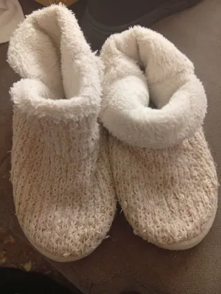 Zapatillas calentitas con las SI,puedes bajar la b