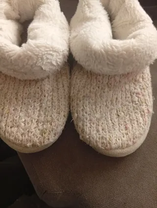 Zapatillas calentitas con las SI,puedes bajar la b