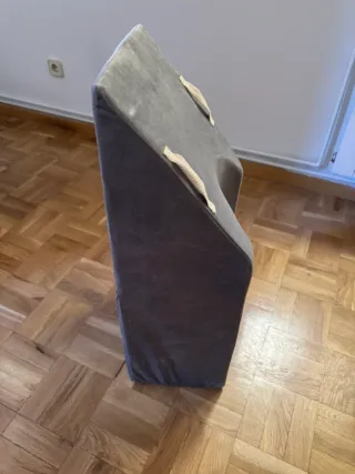 Cojín ortopédico para piernas gris