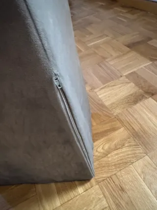 Cojín ortopédico para piernas gris