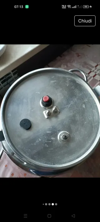 Pentola a pressione in metallo