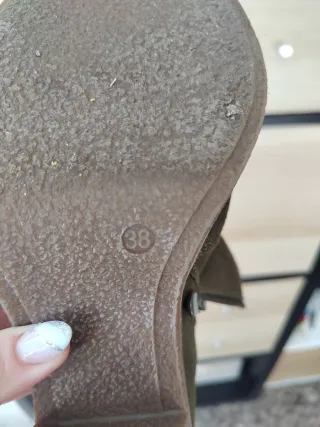 Botín de piel verde con flecos