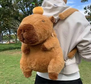 Mochila Capibara Peluche 33cm