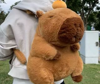 Mochila Capibara Peluche 33cm