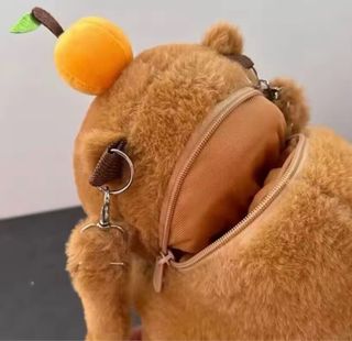 Mochila Capibara Peluche 33cm