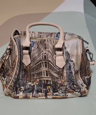 Bolso de mano con estampado de ciudad