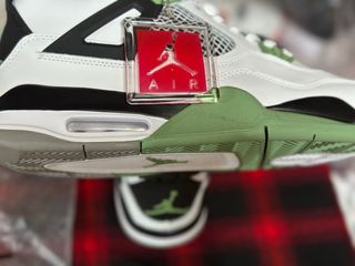 Zapatillas Jordan 4 Verdes y Blancas