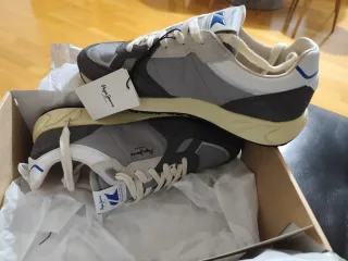 Zapatillas Pepe Jeans grises y blancas