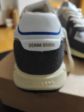 Zapatillas Pepe Jeans grises y blancas