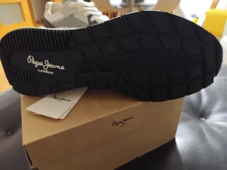 Zapatillas Pepe Jeans grises y blancas