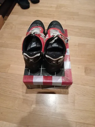 Zapatillas Munich Talla 44 Rojas y Negras