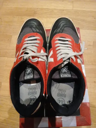 Zapatillas Munich Talla 44 Rojas y Negras