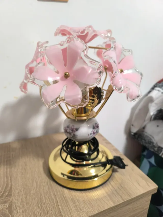 Lámpara de mesa flores rosa y dorada