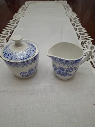 Lechera y azucarera de porcelana