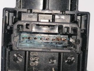 MANDO ELEVALUNAS TRASERO DERECHO TOYOTA YARIS (3)