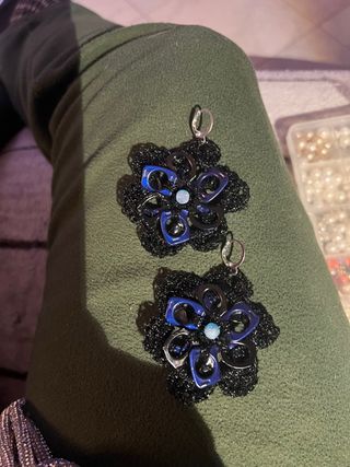 Orecchini anelli lattine neri e blu