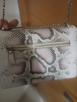 Bolso Guess Serpiente