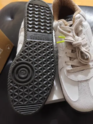 Zapatillas Verbenas Beige y Blancas