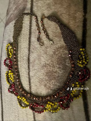 Collana gioiello con perline rosse e gialle