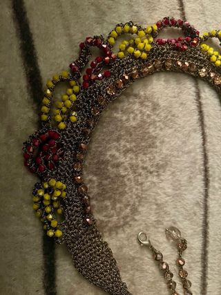 Collana gioiello con perline rosse e gialle