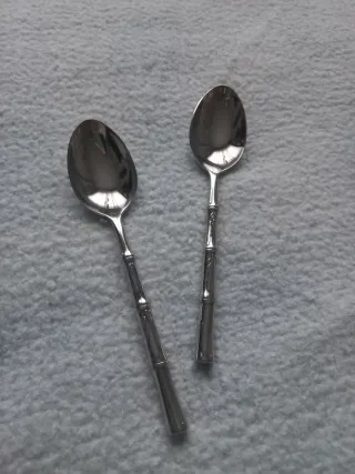 Set di 2 cucchiai in metallo