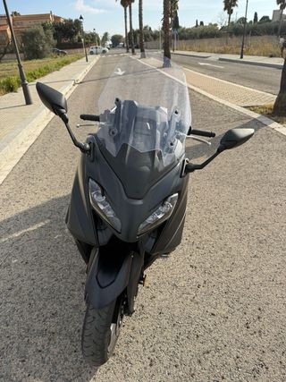 Yamaha Tmax 560