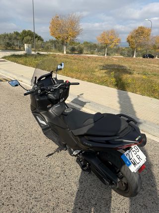 Yamaha Tmax 560