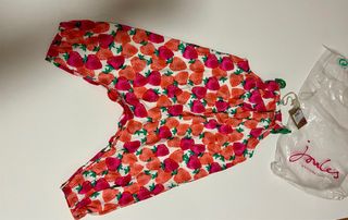 Mono bebé fresas 9-12 meses nuevo