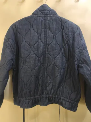 Chaqueta acolchada Stradivarius azul