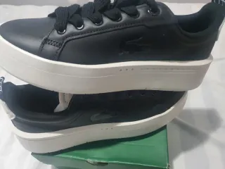 Zapatillas Lacoste Negras y Blancas