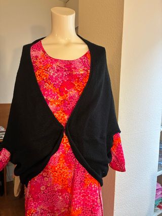 Rebeca lana negra sin mangas