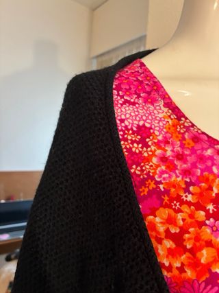 Rebeca lana negra sin mangas