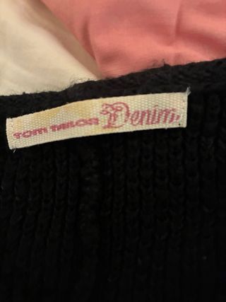 Rebeca lana negra sin mangas