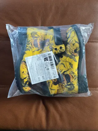 Botas estilo Martins amarillas estampadas