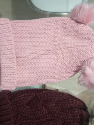 Gorros de lana con pompón