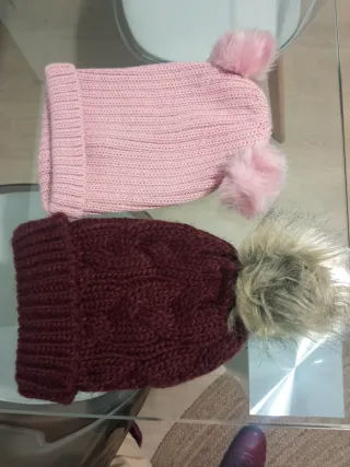 Gorros de lana con pompón